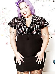 Round Julie Ann More takes it all off