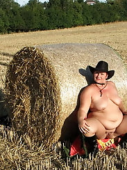 Lasses are exposing their hot body