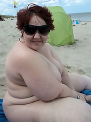 Gorgeous black-haired bbw Bella Bendz rides a huge schlong