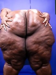 SSBBW enjoys giving oral sex with great pleasure.