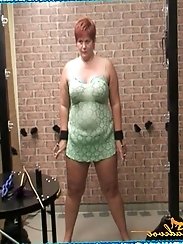 Hot thick woman showing off her beautiful body in photos.