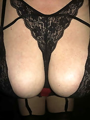 Fat mamas are playing themselves