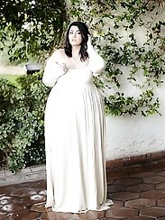 Inviting fat MILFs are fingering themselves