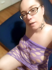 Thick girlfriend loves blowjob very much