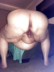 Inviting plump girl is fingering herself