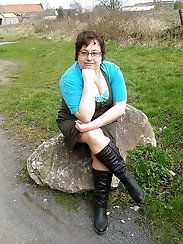 BBW m-i-l-f-s are fingering their wet vagina