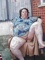 Businesswomen are fingering their holes