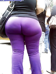 Chubby whores are spreading their lips on camera