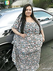 Plump whore is trying to seduce