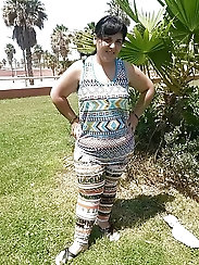 Clean-shaved plumper amateurs spreading 02