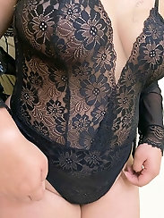 Immoral slut is trying to seduce