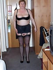 Blondie BBW GF is masturbating