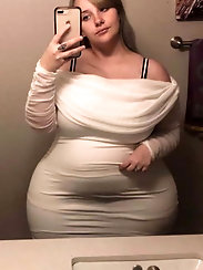 Chubby dame is spreading hips