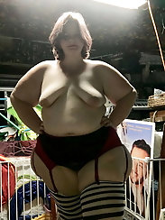 Sexy-shaped MILFs for every taste